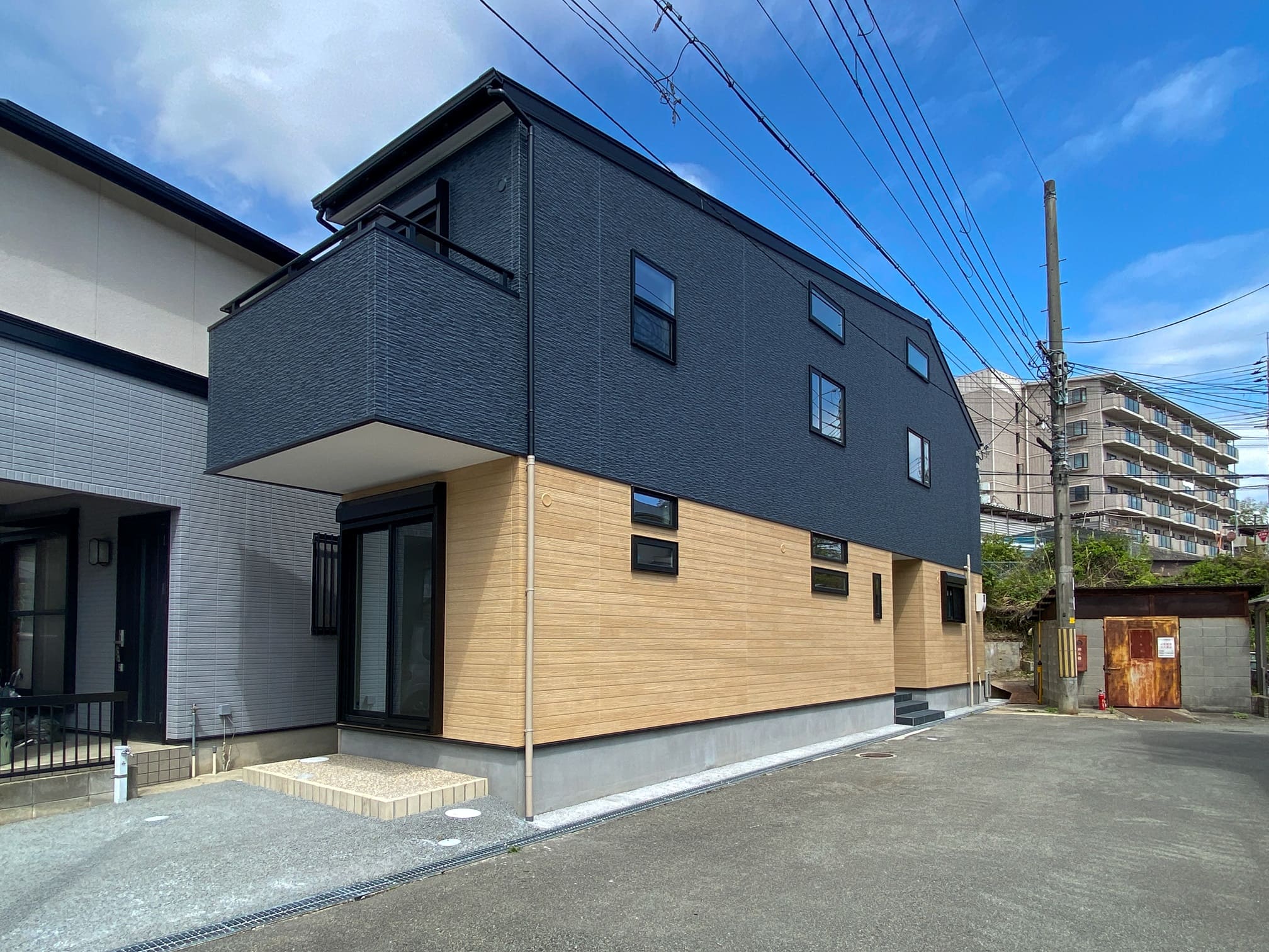 変形地を活かした勾配天井がある家 写真
