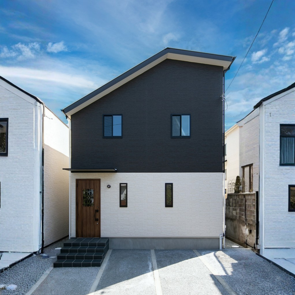 スケルトン階段と吹き抜けで開放感抜群のお家 写真