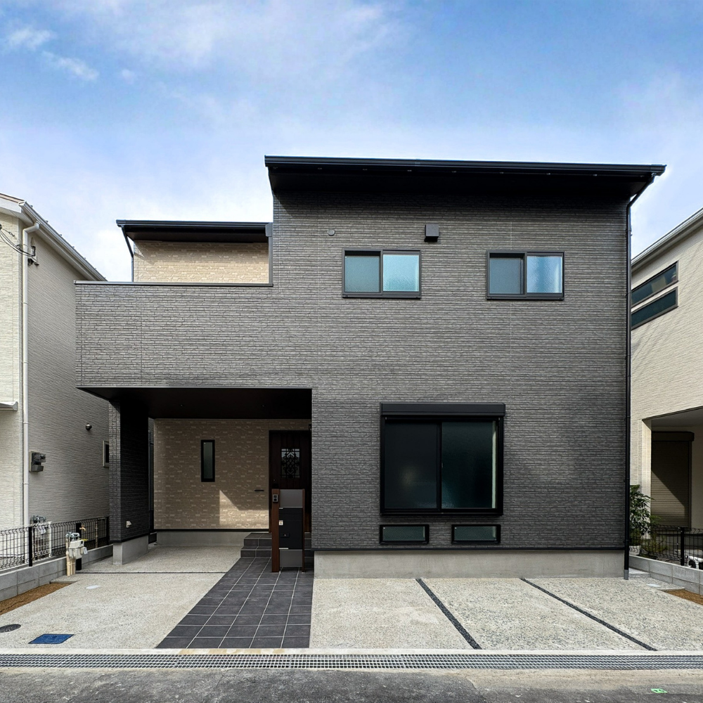 ブラックを基調としたナチュラルだけどカッコイイお家 写真