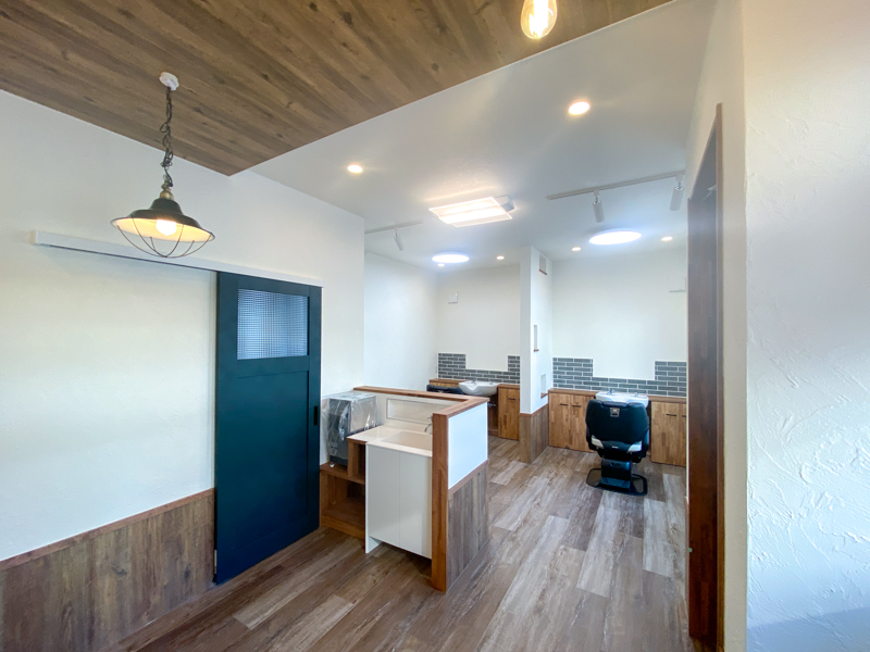 かっこいい外観が目を惹く理容室併設のお家 アイキャッチ画像